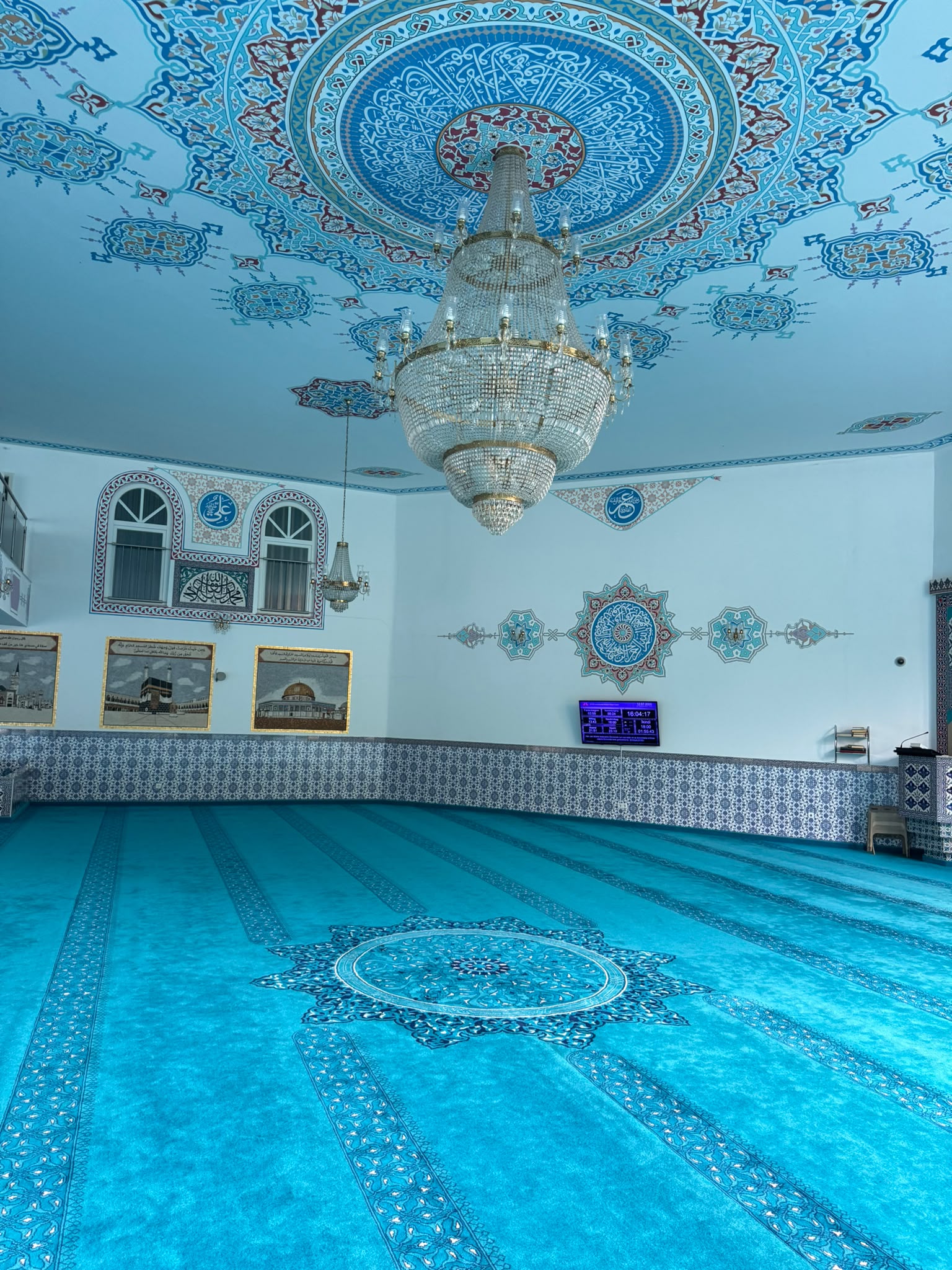 Innenraum der Mimar Sinan Moschee Leverkusen